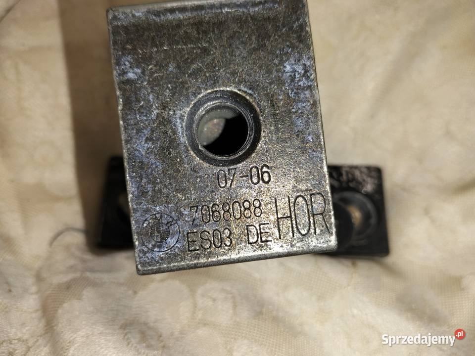 Zawias drzwi prawych tylnych BMW E60 E61 CARBON osobowe