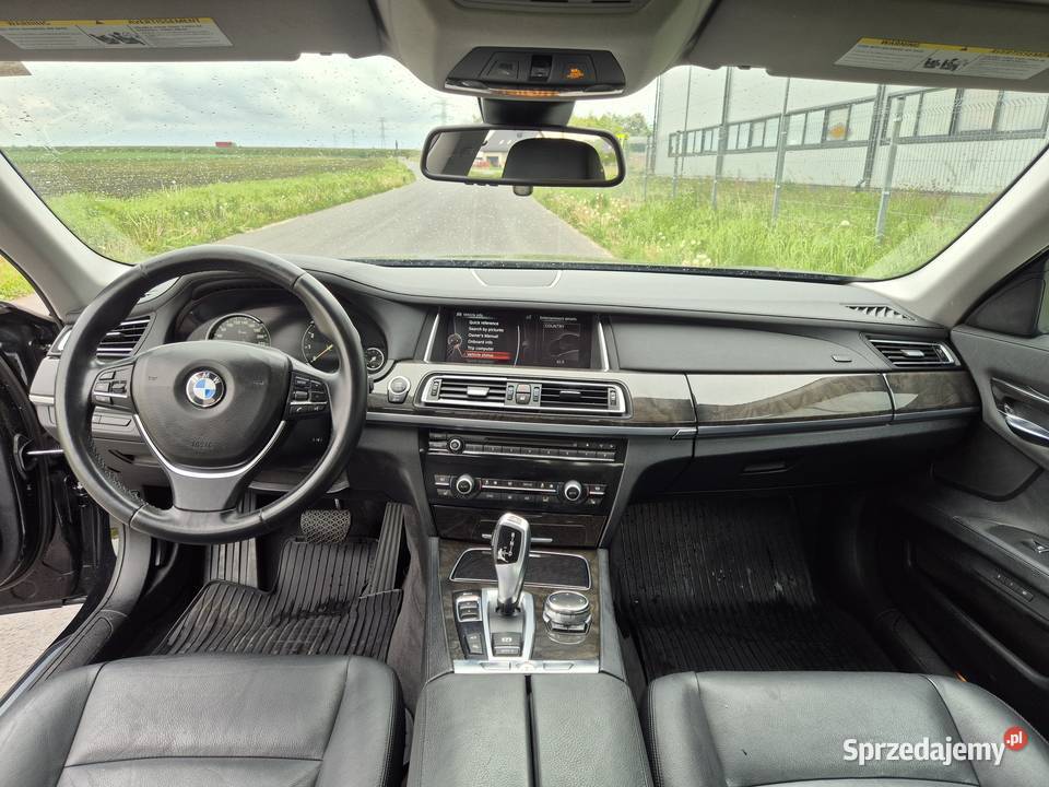 BMW 740i 2015 FULLLED Kamery 360 Elektryczna benzyna Żórawina