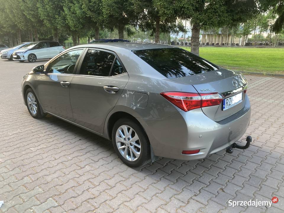 Toyota Corolla E16 AUTOMAT Salon nieuszkodzony