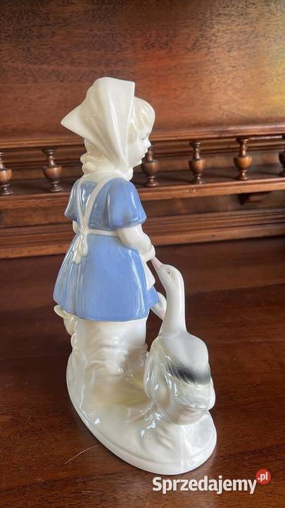 Figurka dziewczynki karmiącej gąski Syg GDR i sprzedam