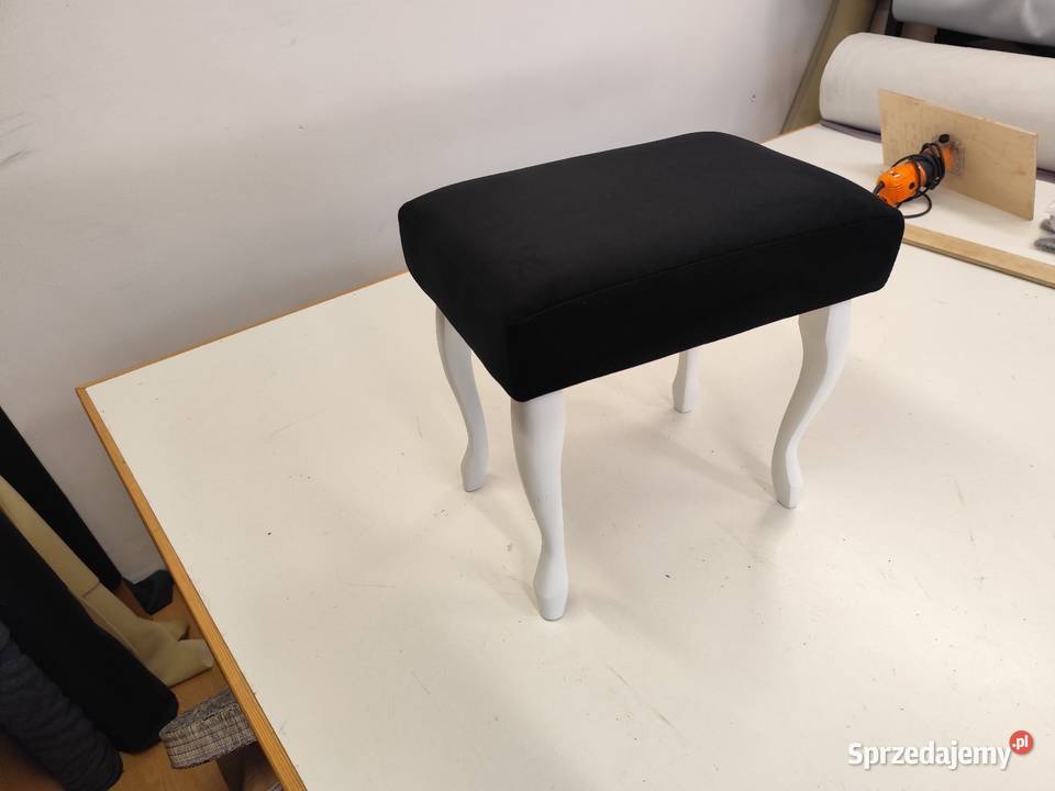 Taboret do toaletki czarny białe nogi Ludwik Warszawa