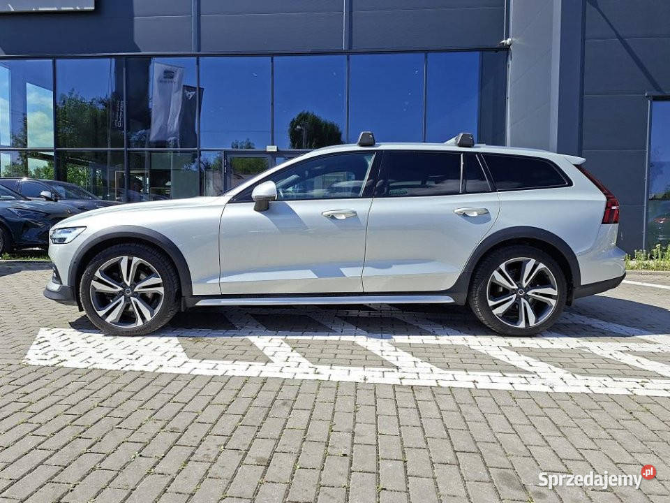 Volvo V60 Cross Country 2022r FV23 SalonPL Kraków