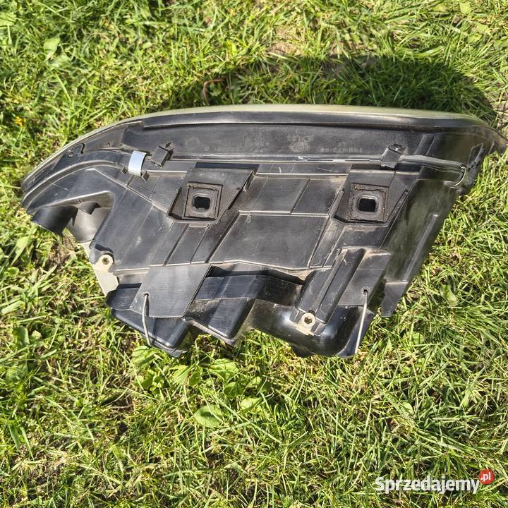 Lampa reflektor Audi A6 C5 0799 prawa oryginał Lampy przednie