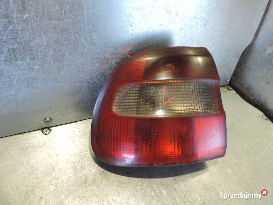 VOLVO V40 I LAMPA LEWY TYŁ Nowy Sącz