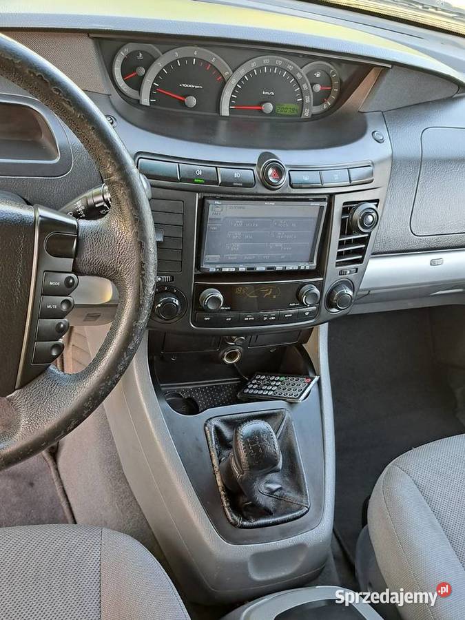 Ssangyong Rodius 4x4 27 Mercedes 7 osobowy Rok produkcji 2012 Oleśnica