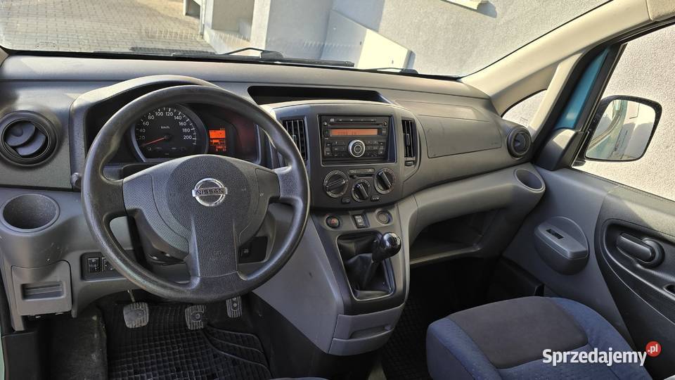 Nissan NV 200 16 benzyna 2010r 5 osób Nowy Świętów
