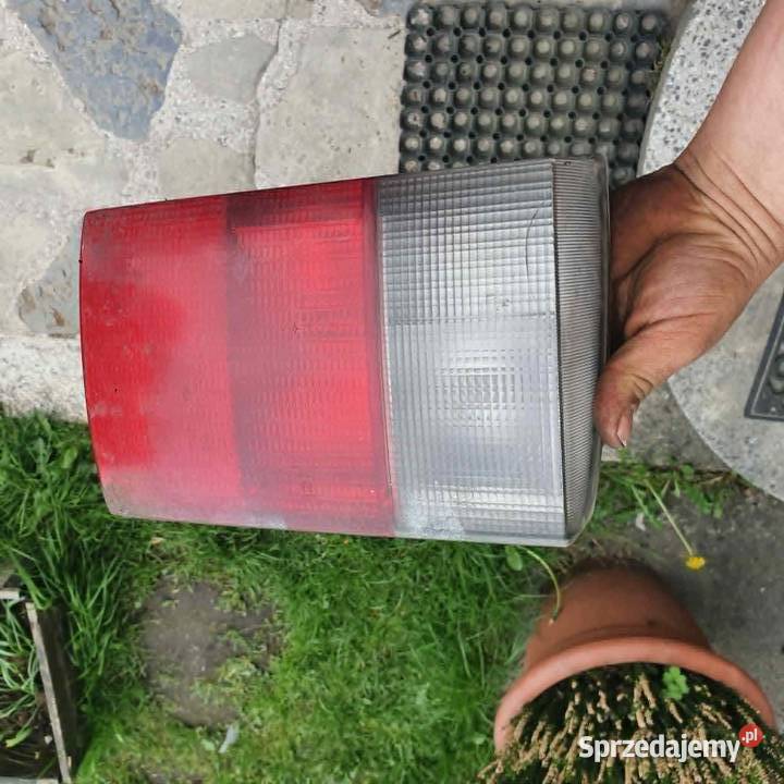 Lampa tylna lewa w klapę Audi 80 B4 sedan 9094 Kraków