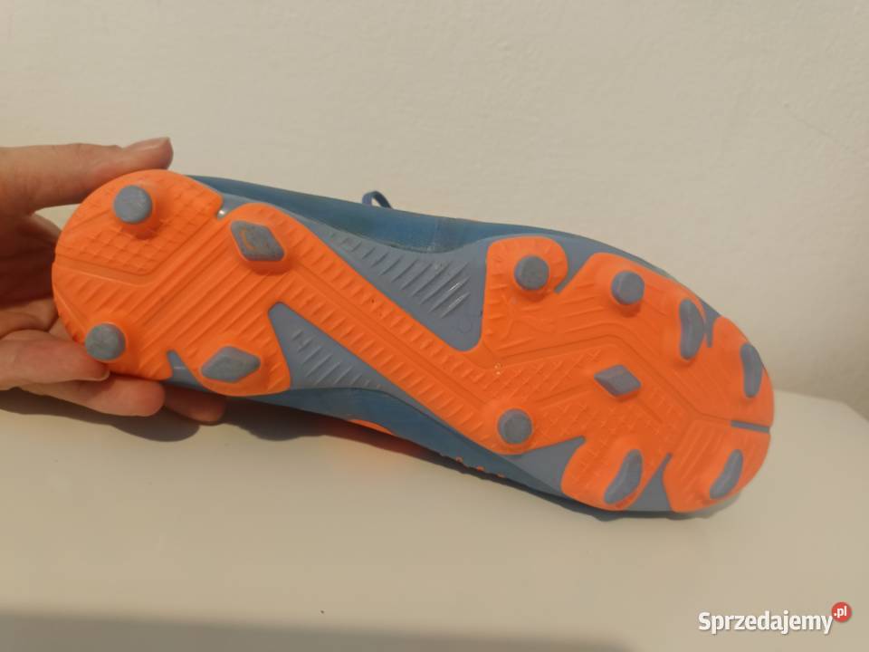 Sprzedam korki puma future małych z serii
