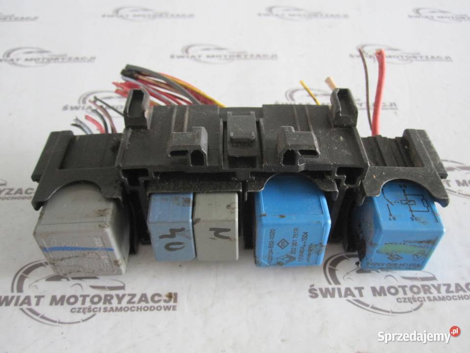 RENAULT TRAFIC III 15r skrzynka bezpieczników Rok produkcji 2015 Skrzynki bezpieczników Kielce sprzedam