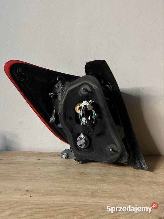 Toyota yaris III lift lampa prawa tył Lipsko