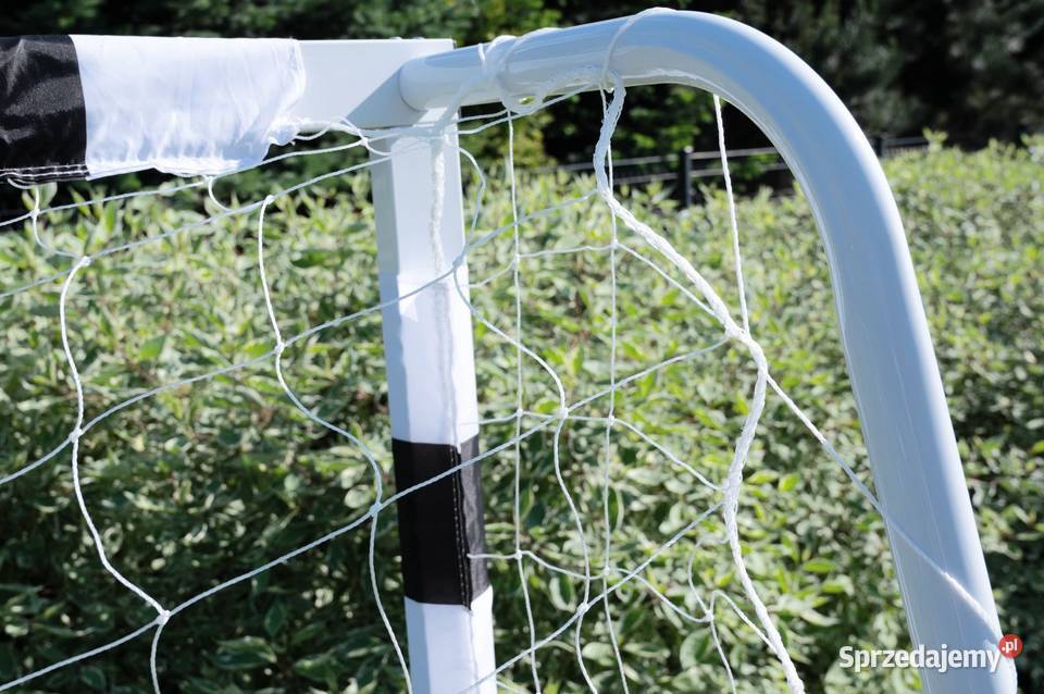 Duża metalowa bramka piłkarska z siatką mocna