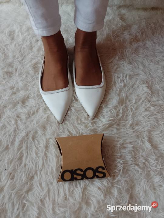 40 ASOS Design Białe baleriny z odkrytą piętą z Kraków