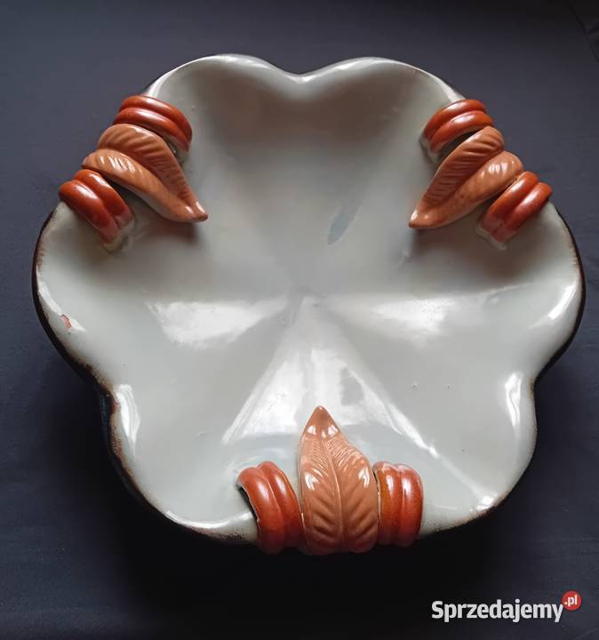Secesyjna ceramiczna patera na 3 nogach zdobiona Koźminek