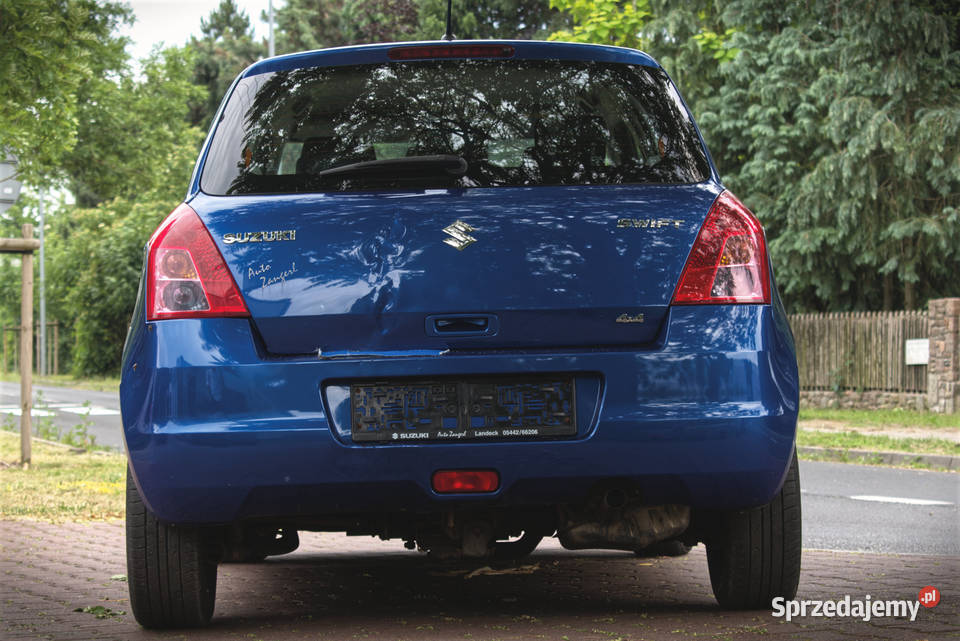 Suzuki Swift 13 GL Deluxe 4WD 2010 VAT marża Samochody osobowe Poznań