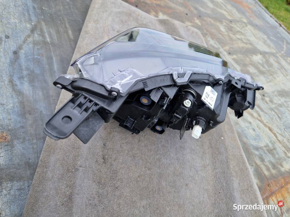 Toyota Yaris Cross reflektor FULL LED ORG EU KPL sprzedam