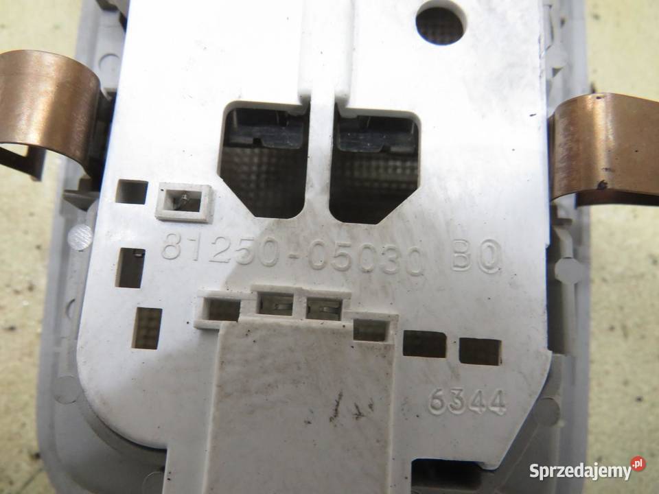 LAMPKA PODSUFITKI AURIS II LIFT 16 D4D osobowe