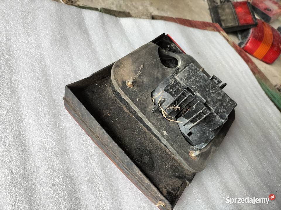 PASSAT B4 KOMBI LAMPA TYŁ TYLNA 3A9945108 lubelskie