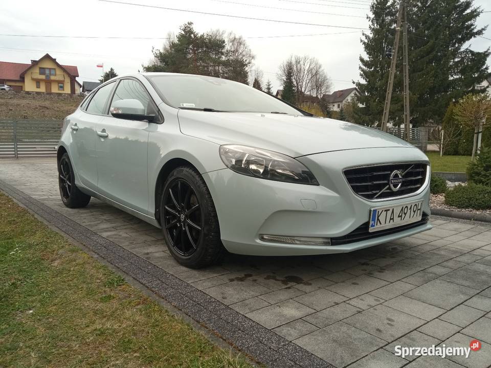 Sprzedam Volvo V40 D2 Momentum 16D ABS Gromnik