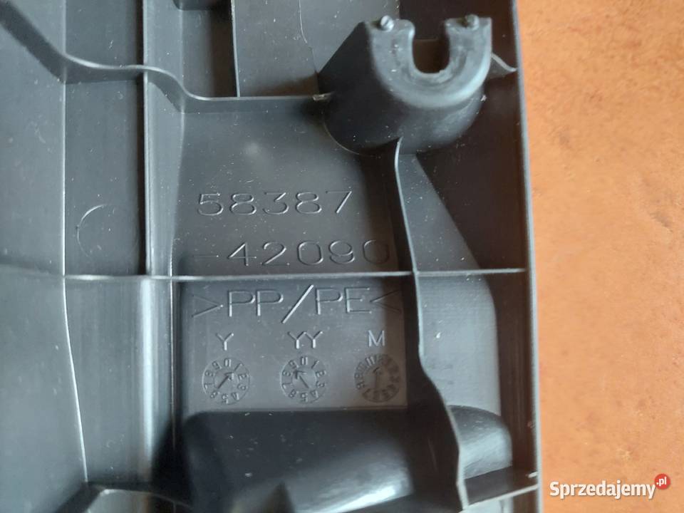 TOYOTA RAV 4 V 19 LISTWA BAGAŻNIKA 5838742090 osobowe