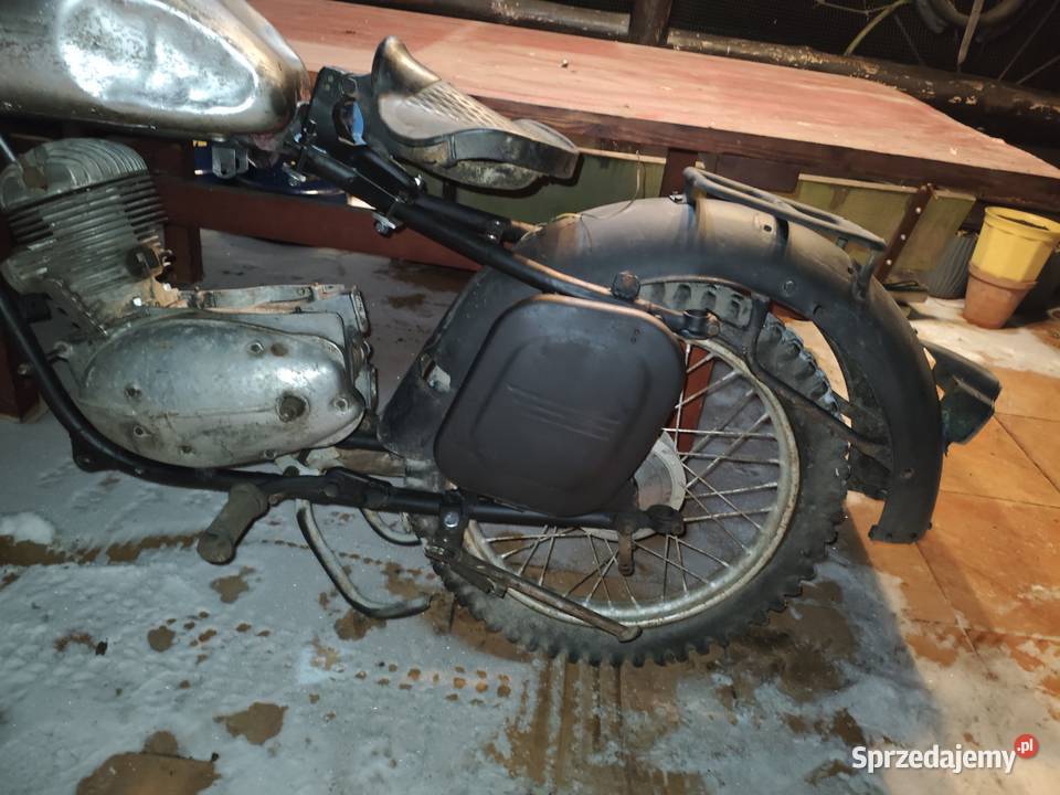 Motocykl stary skladak