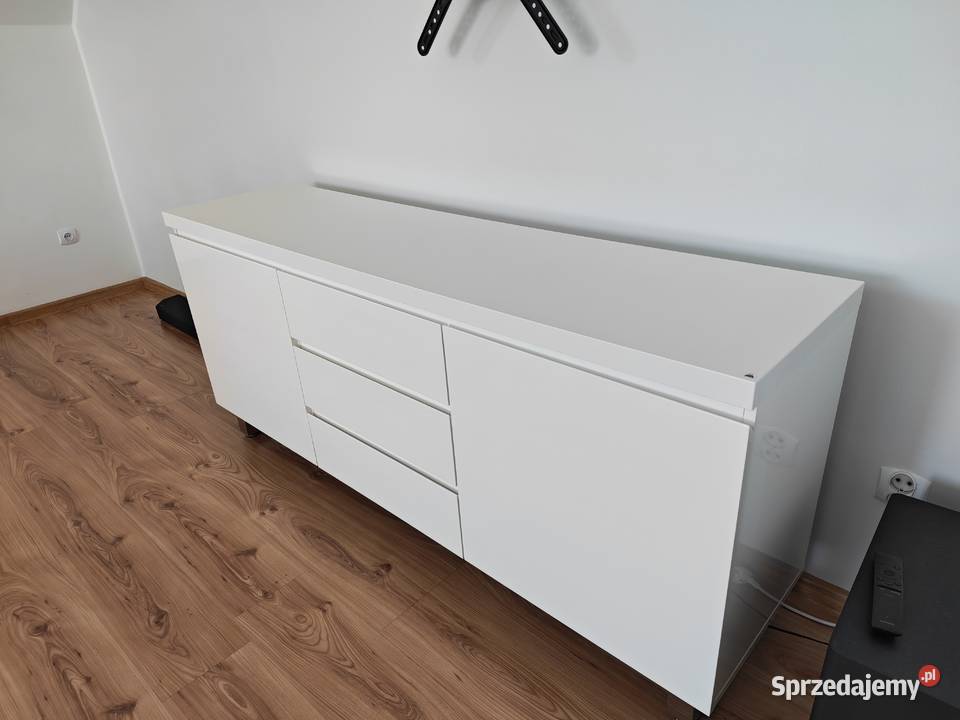 Komoda biała połysk na nóżkach 167x74 śląskie Mszana
