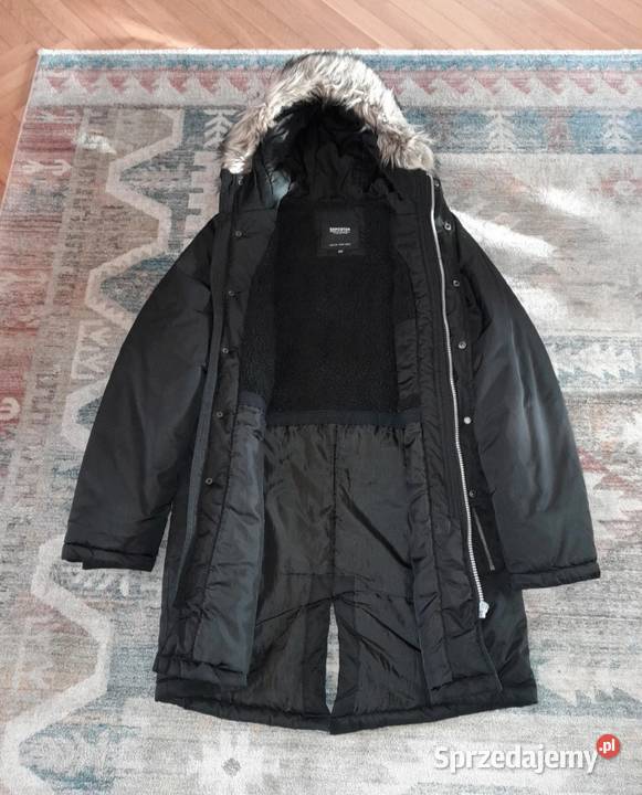 Czarna długa kurtka z kapturem Balice