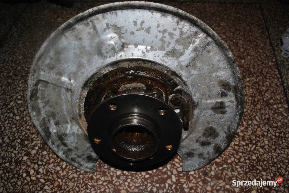 Zwrotnica lewy tył BMW E60 E61 mały przebieg osobowe Poręba