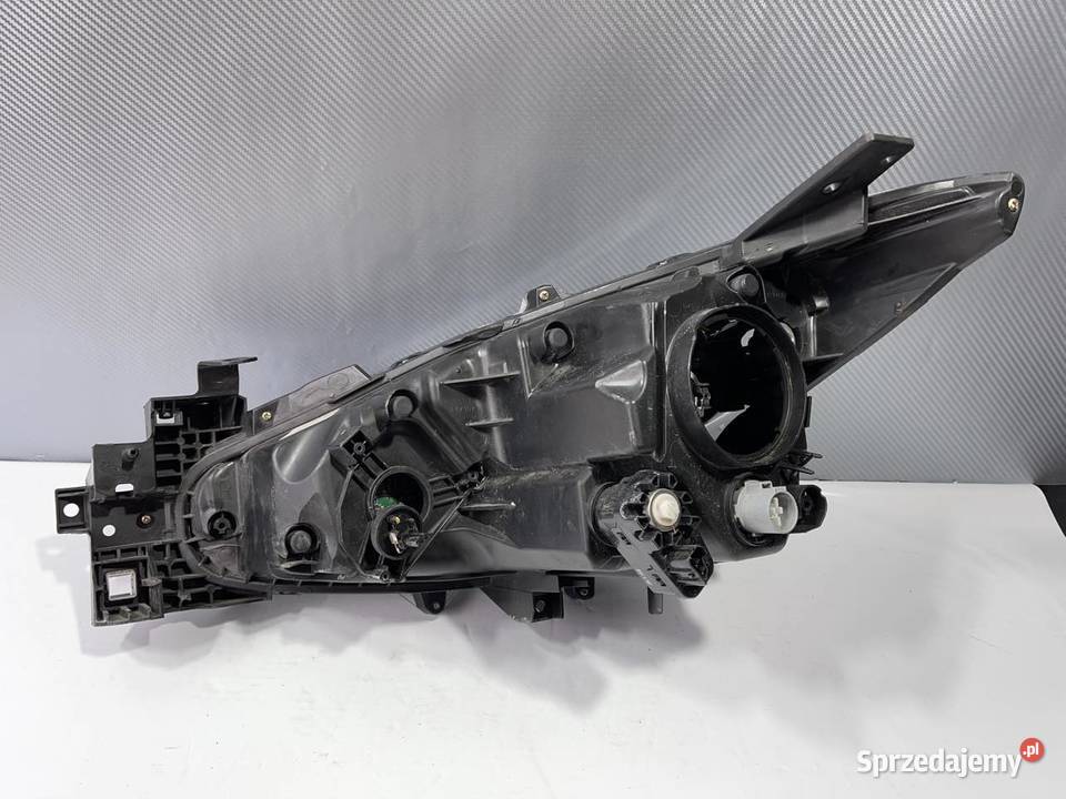 MAZDA 3 PRAWA LAMPA BIXENON NIESKRĘTNA CAŁA Ostroróg sprzedam