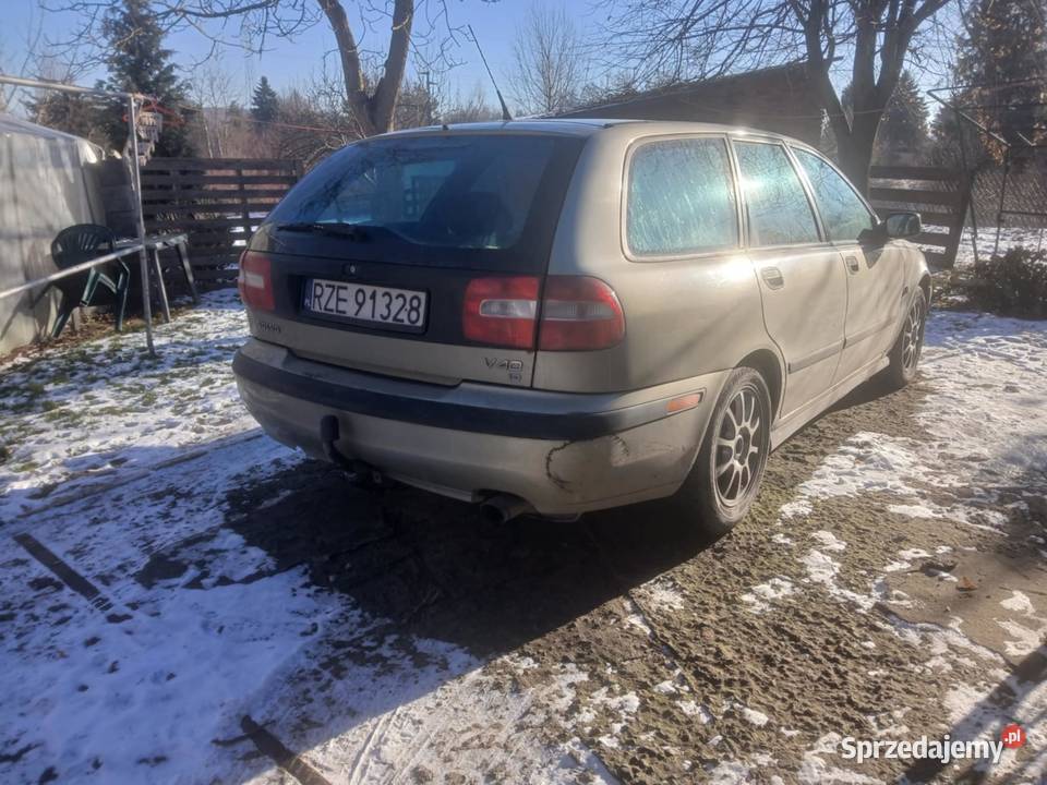 Volvo V40 18 benzyna 2001r Rok produkcji 2001 Samochody osobowe