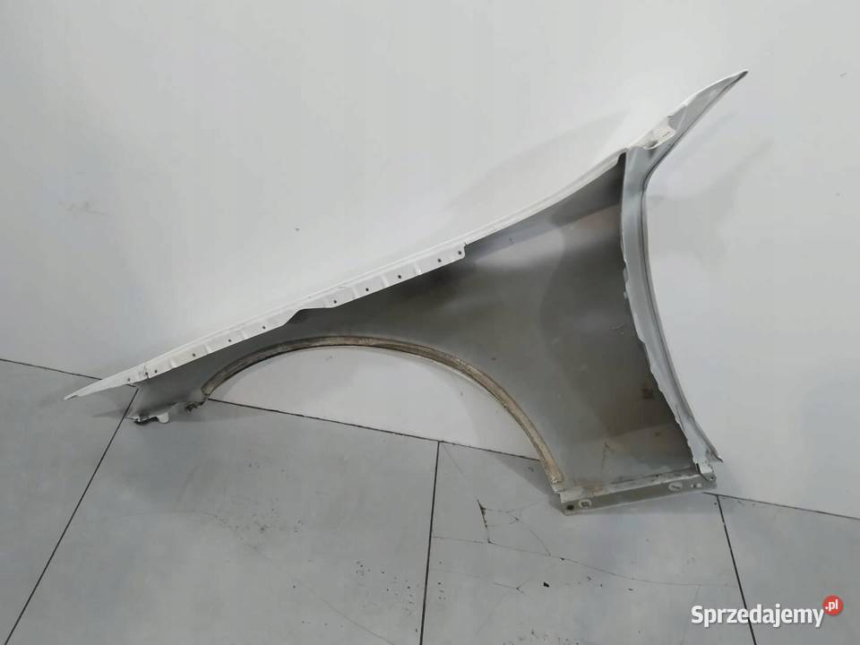 BŁOTNIK PRAWY PRZÓD 799 USZKODZONY MercedesBenz