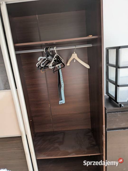 Używana szafa z widocznymi śladami użytkowania Wrocław