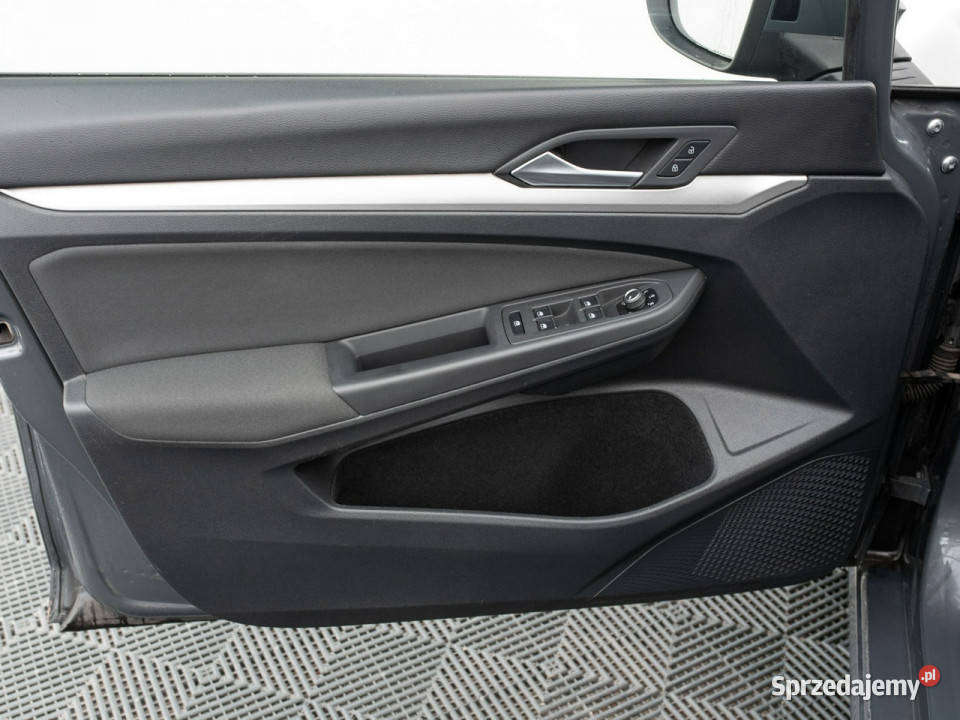 Volkswagen Golf CT442AE15 TSI Life Ambient światła LED Pępowo