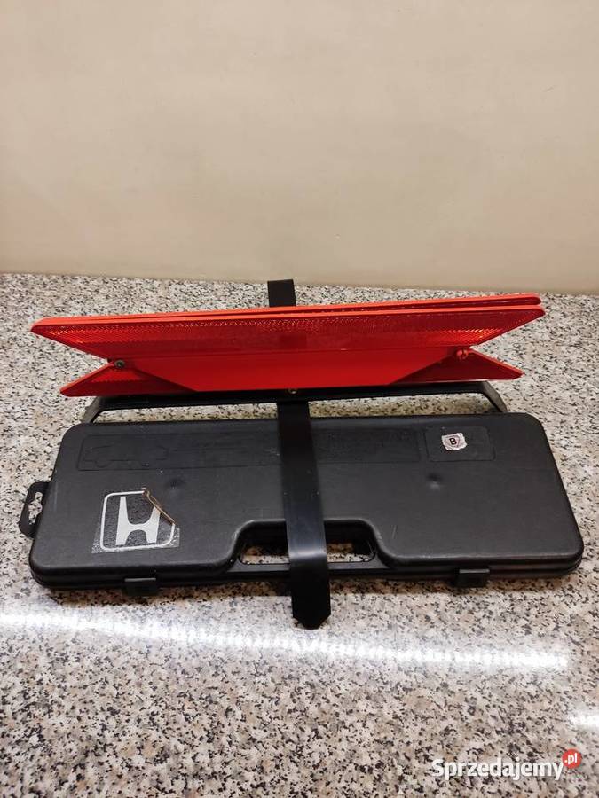 Trójkąt ostrzegawczy Honda z czarną walizką Głuchołazy