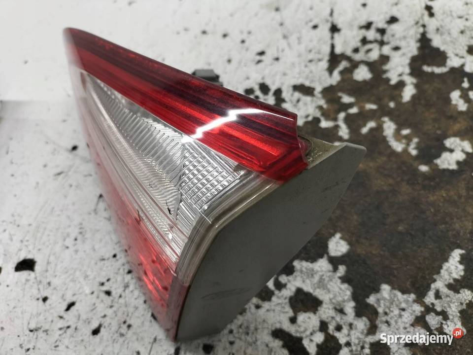 LAMPA TYŁ W KLAPĘ PRAWA KOMBI BM5113A602DC Ford Lampy tylne