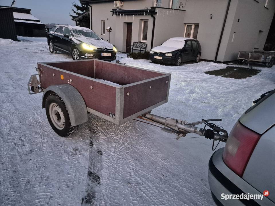 Przyczepka samochodowa 18x11 z dokumentami Rok produkcji 1981 Do samochodów osobowych Stara Kaźmierka