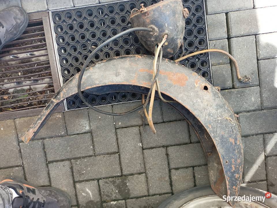 Lampa błotnik stacyjka pannonia świętokrzyskie Ostrowiec Świętokrzyski