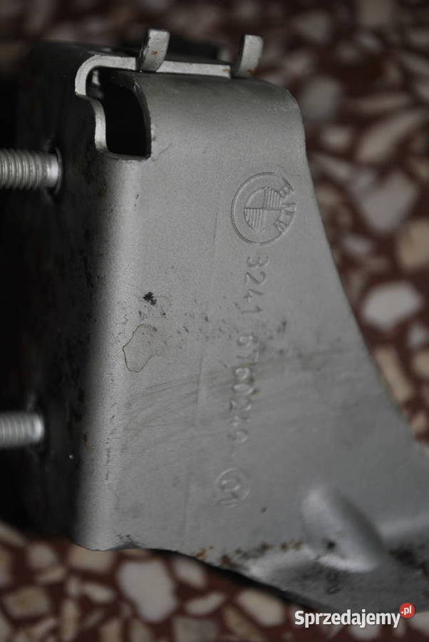 Uchwyt zbiornika oleju wspomagania BMW E60 E61 Wzmocnienia, belki i wsporniki Poręba