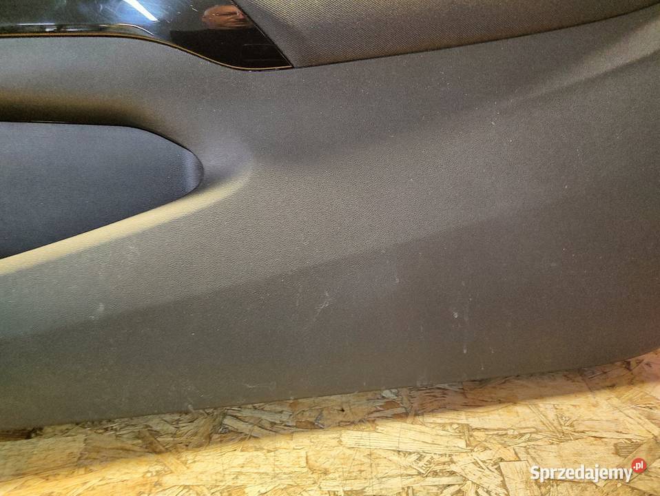 Boczek Tapicerka Drzwi Prawych Opel Corsa E sprzedam