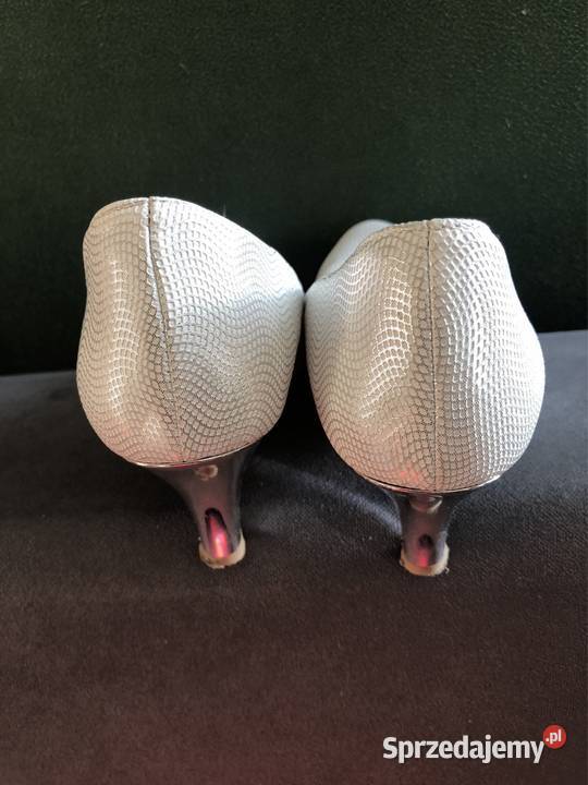 Białe damskie buty w wężowym wzorze imprezy Kłodawa