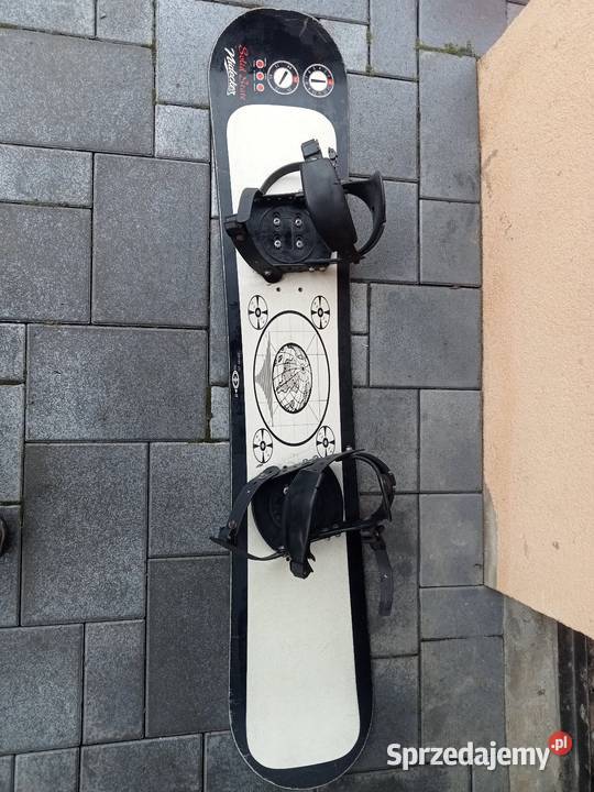 Deska snowboardowa z butami firmy Nideckers