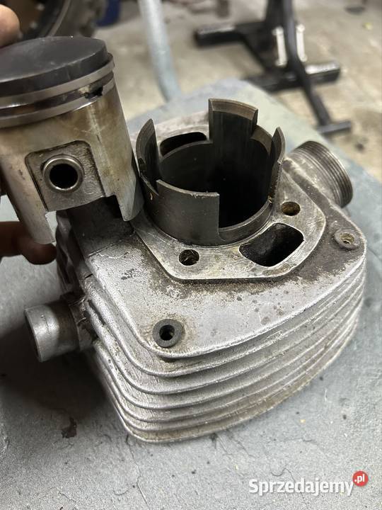 Cylinder wsk 125 z tłokiem Nowa Dęba