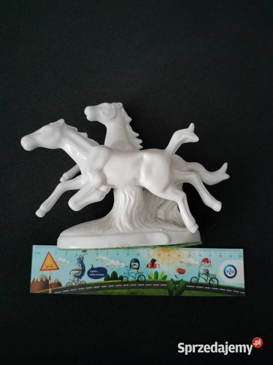 Figurka porcelanowa konie w galopie zachodniopomorskie Choszczno