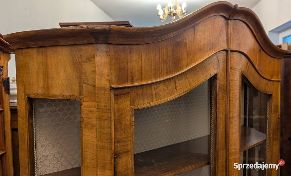 Włoska witrynaserwantka ludwikowska