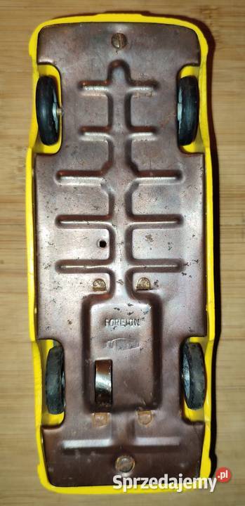 Stary model samochodu Mercedes z napędem na koło Warszawa