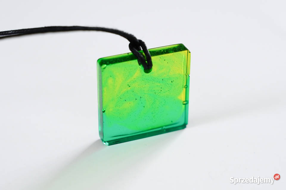 Zielony kwadratowy wisiorek z żywicy epoksydowej Warszawa