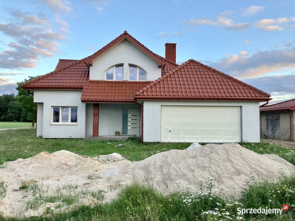 Dom z garażem dwustanowiskowym i budynkiem Zambrów