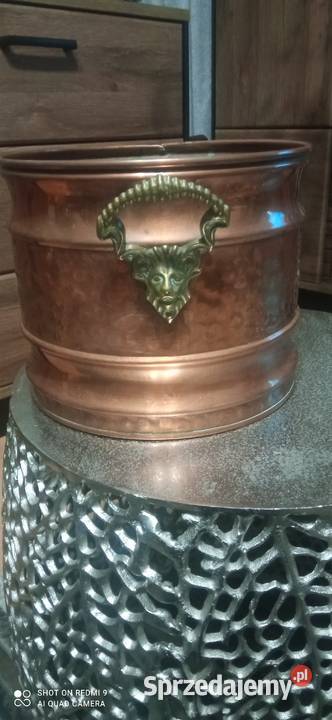 Doniczka miedziana z uchwytami bokach