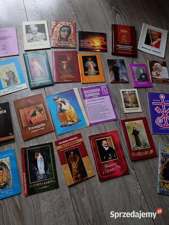 kolekcja dewocjonaliów w tym małych książeczek wielkopolskie Poznań