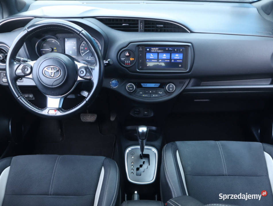 Toyota Yaris 15 Hybrid klimatyzacja Łódź