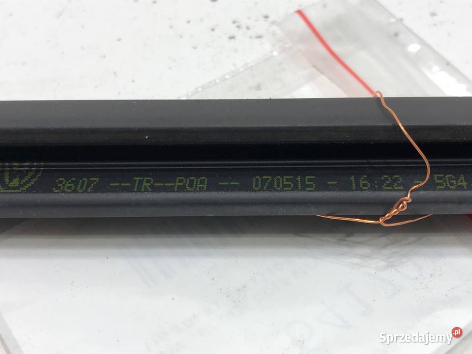 LISTWA ZGARNIAJĄCA PRZÓD PRAWA VW GOLF VII